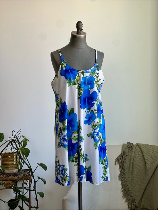 Rima Dresses & Skirts - Rima White Floral Slip Dress with Blue Hibiscus Print EUC